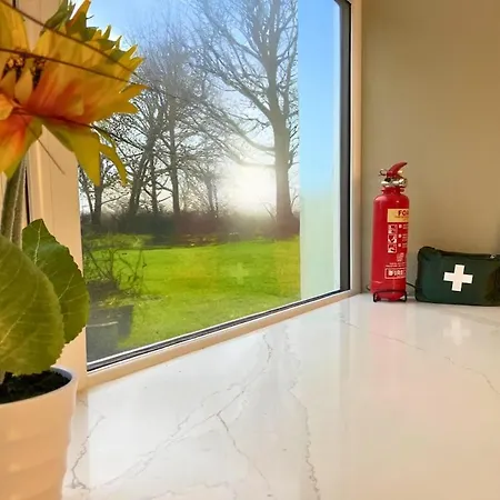 Secluded Hot Tub, Pool, Escape Ferienhaus *