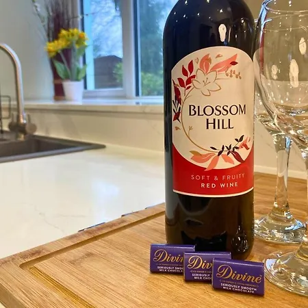 Secluded Hot Tub, Pool, Escape